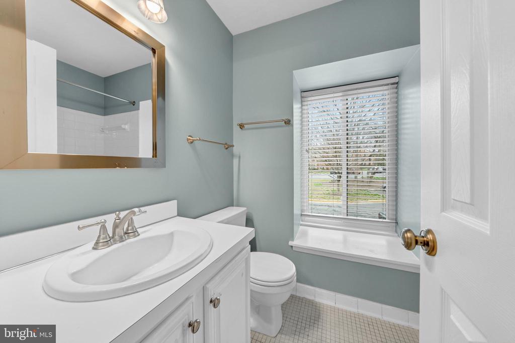 2012 SWANS NECK WAY