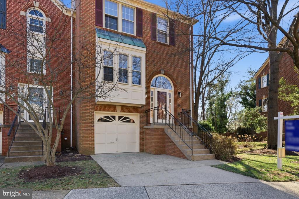 6317 CROOKED OAK LANE
