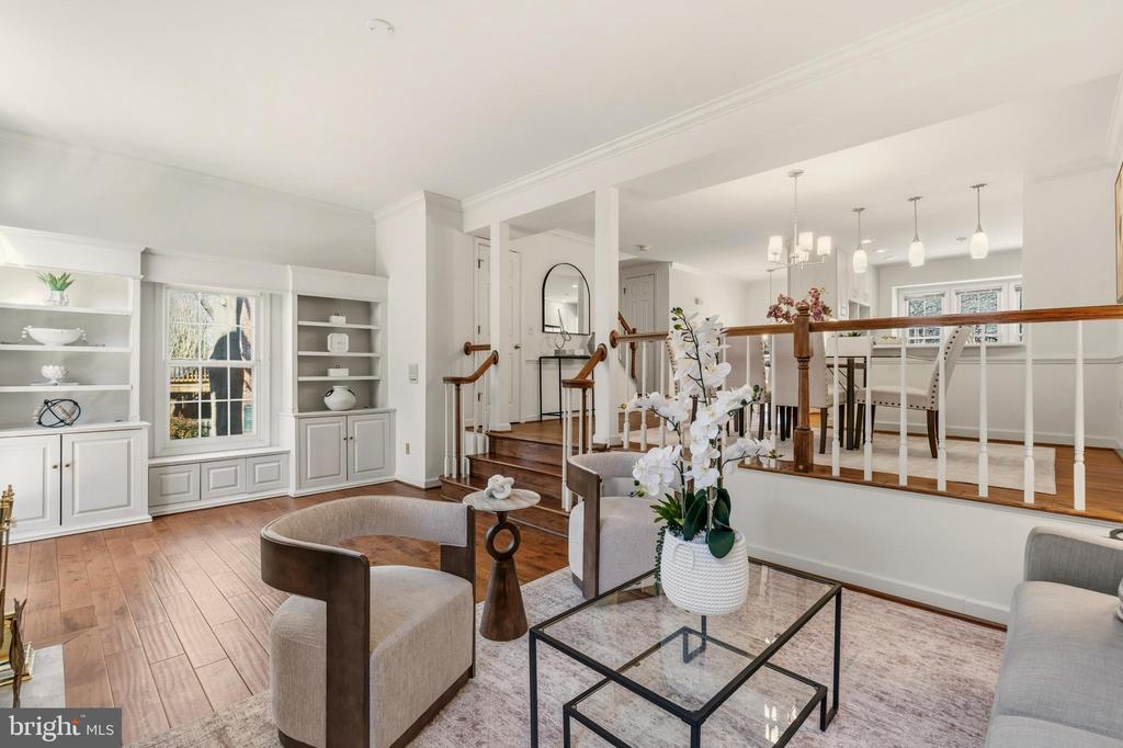 6317 CROOKED OAK LANE