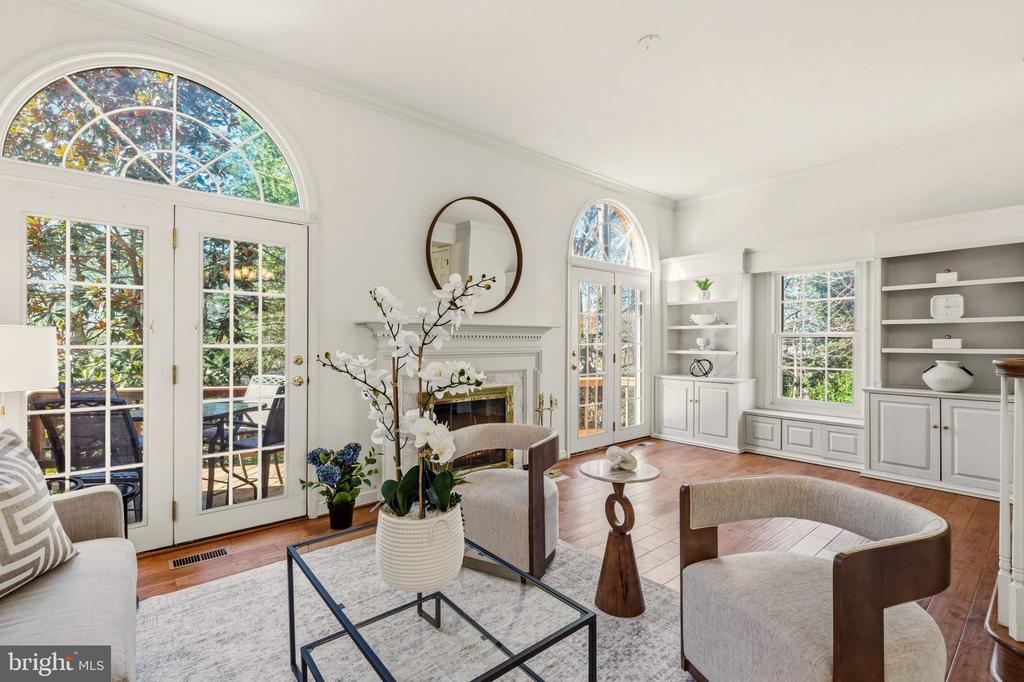 6317 CROOKED OAK LANE