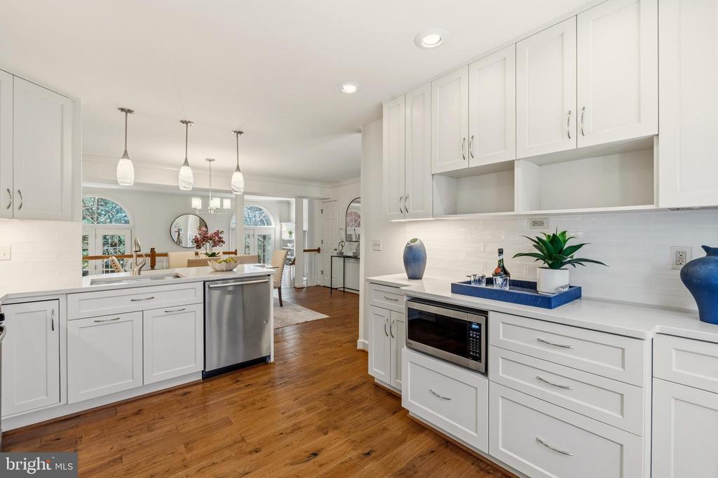 6317 CROOKED OAK LANE