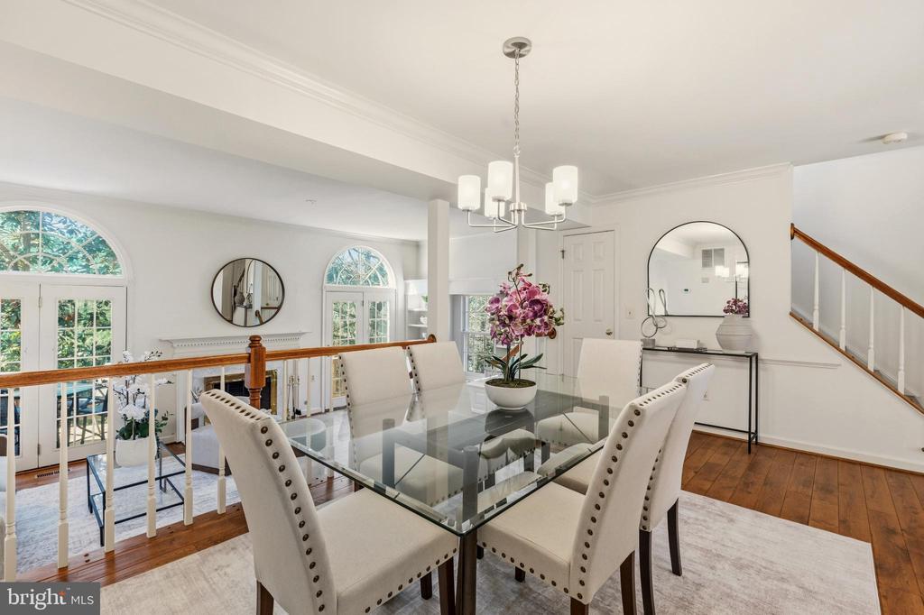 6317 CROOKED OAK LANE