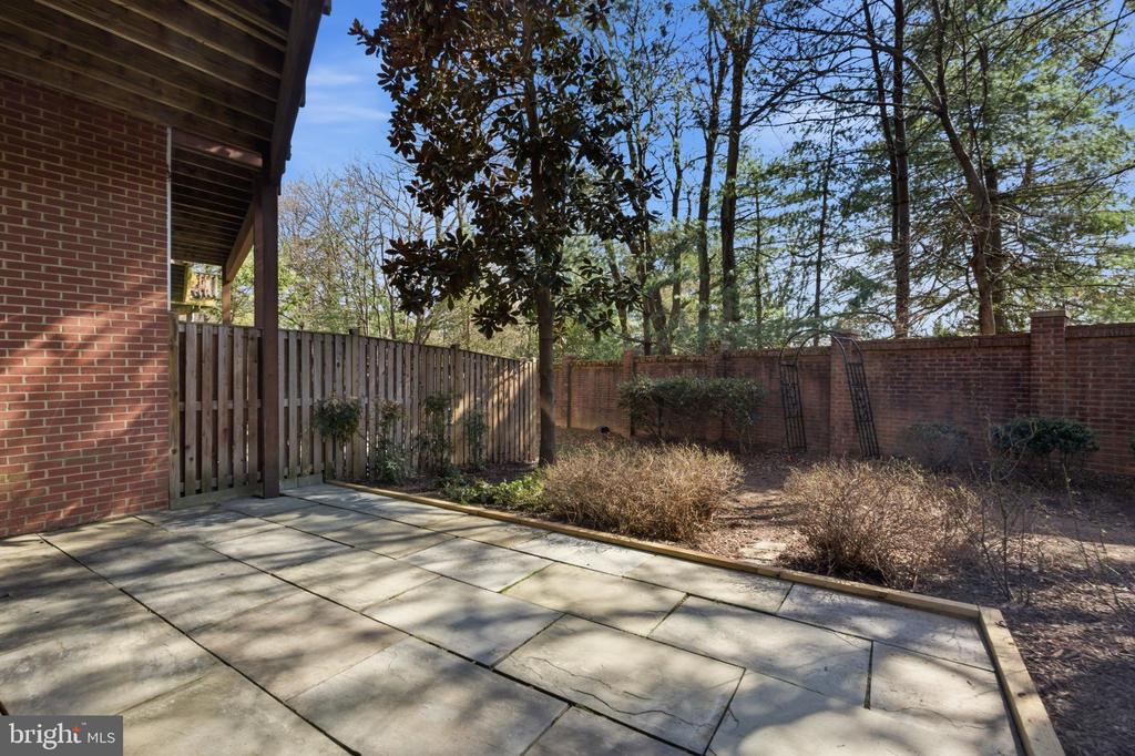 6317 CROOKED OAK LANE