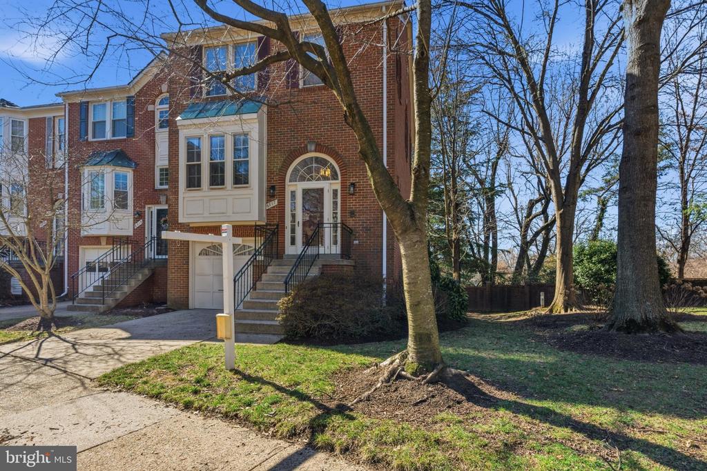 6317 CROOKED OAK LANE