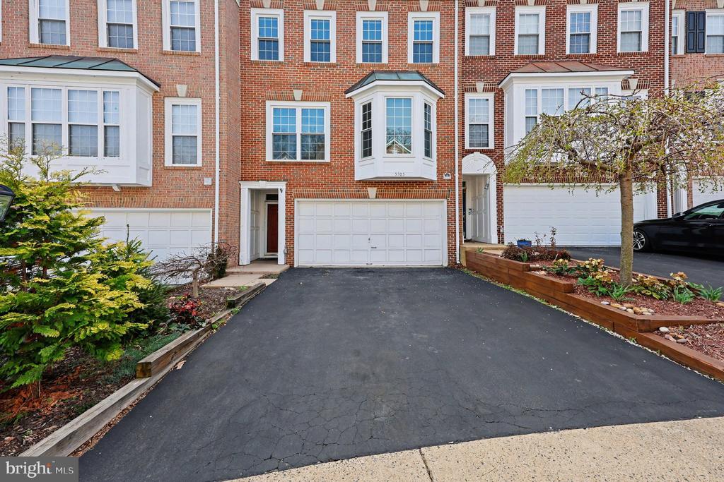 5705 GOVERNORS POND CIRCLE