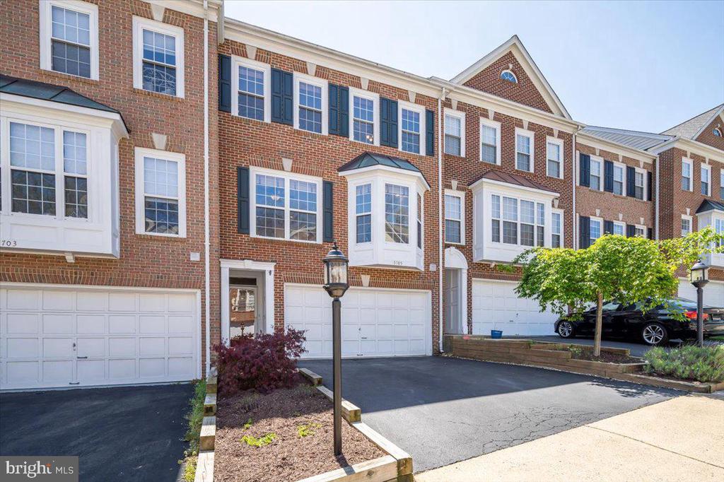 5705 GOVERNORS POND CIRCLE
