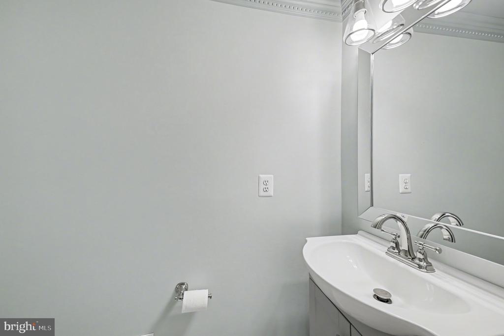 5705 GOVERNORS POND CIRCLE