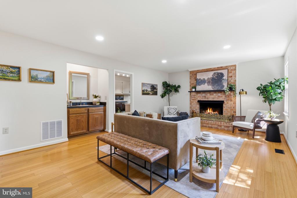 6404 PHILLIP COURT