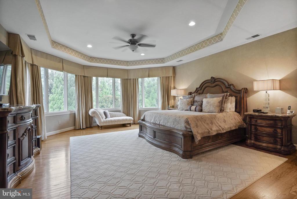 9864 WALKER GLEN COURT