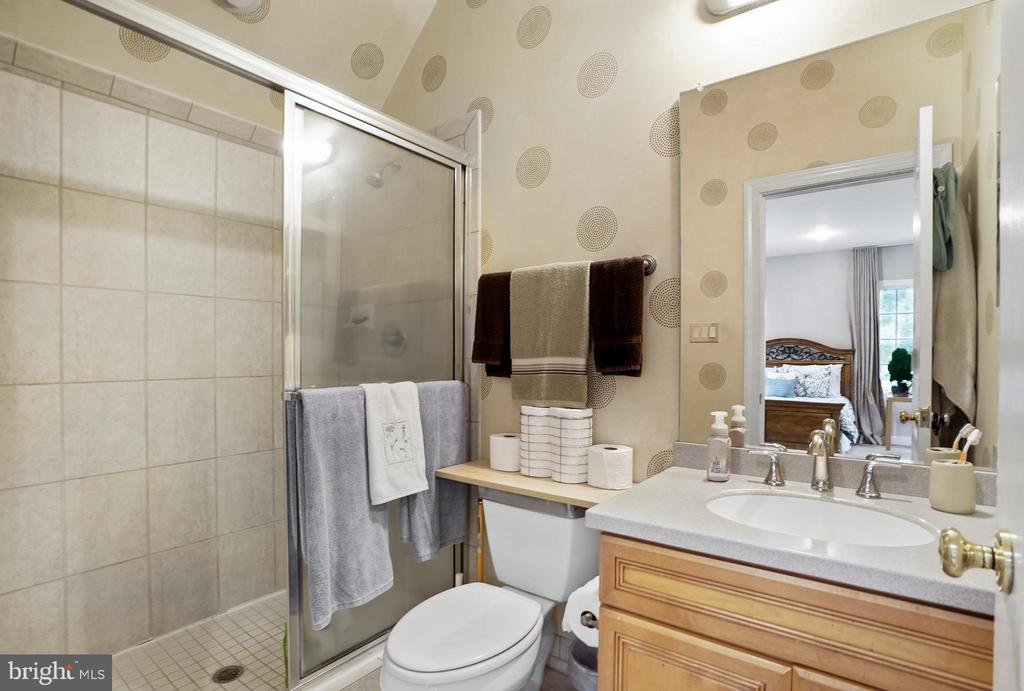 9864 WALKER GLEN COURT