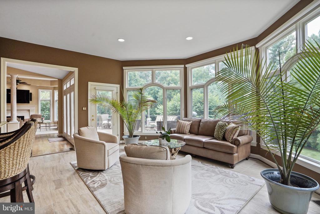 9864 WALKER GLEN COURT