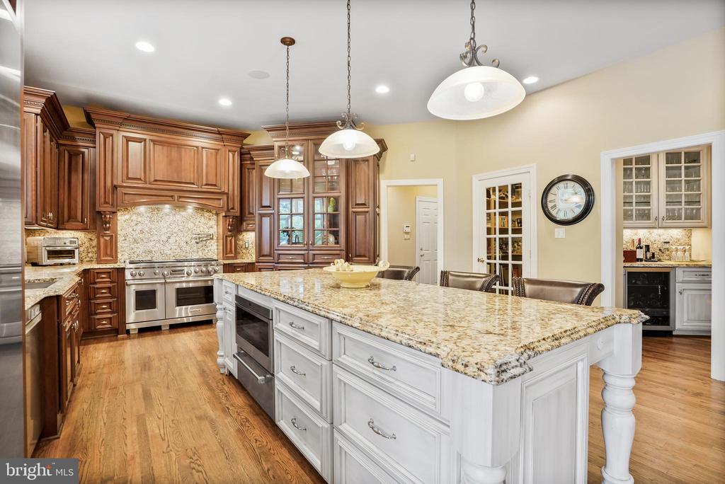 9864 WALKER GLEN COURT