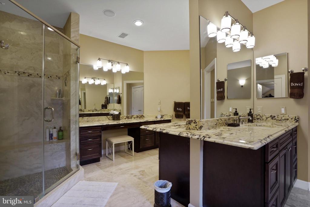 9864 WALKER GLEN COURT