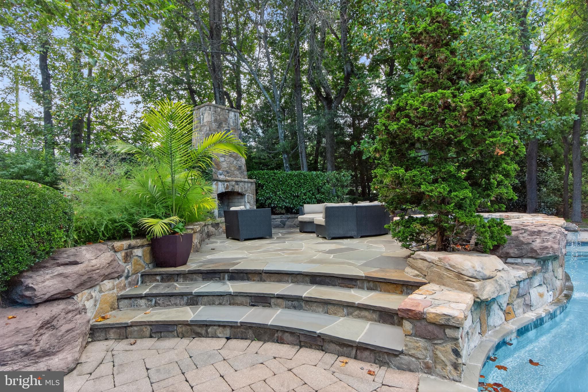 9864 WALKER GLEN COURT