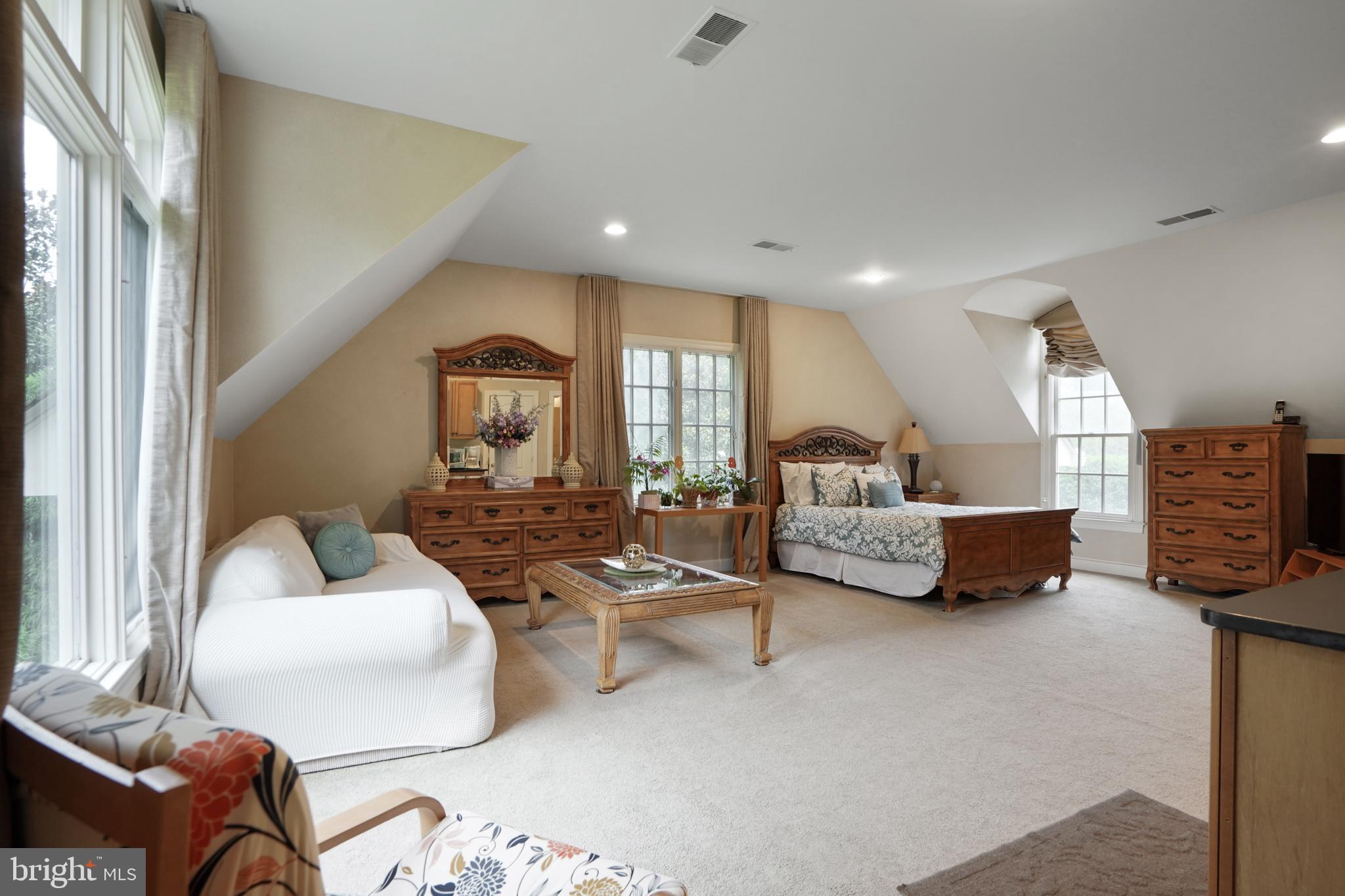 9864 WALKER GLEN COURT