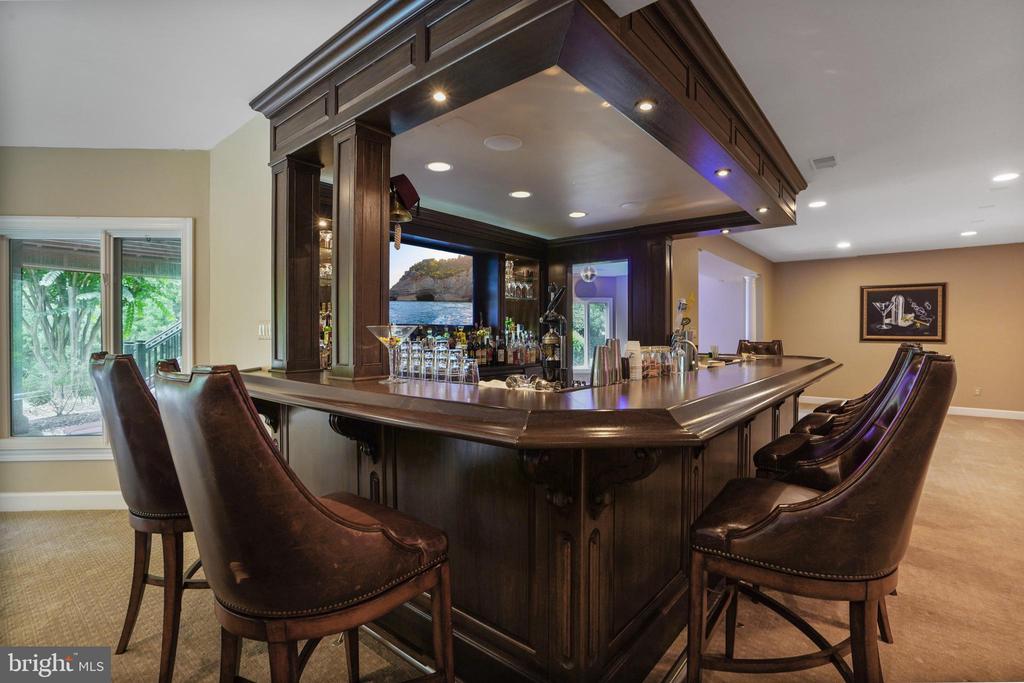 9864 WALKER GLEN COURT