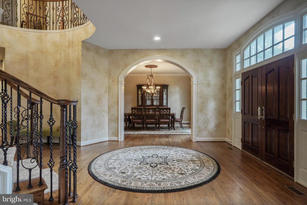 9864 WALKER GLEN COURT