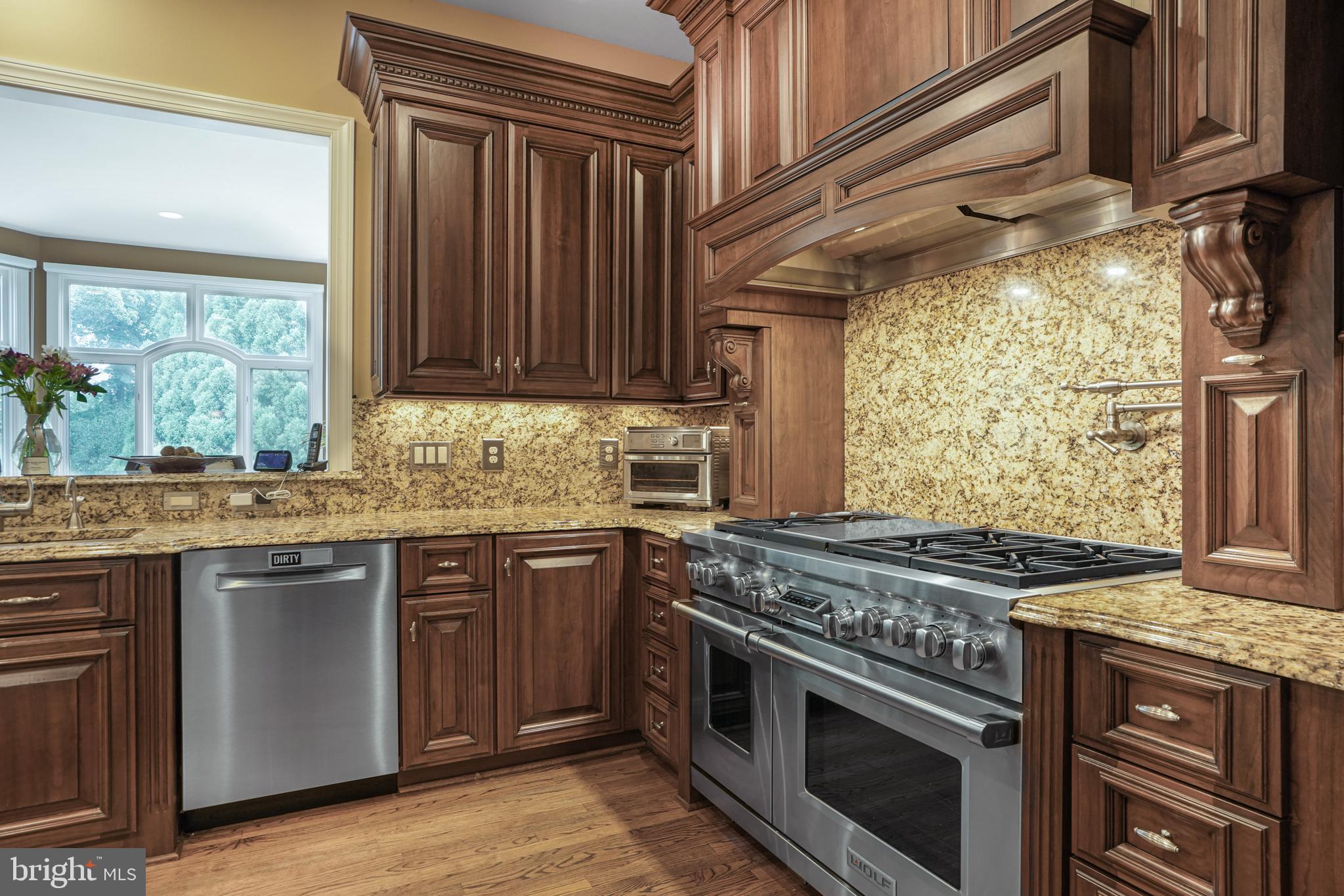 9864 WALKER GLEN COURT