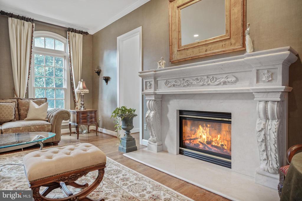 9864 WALKER GLEN COURT