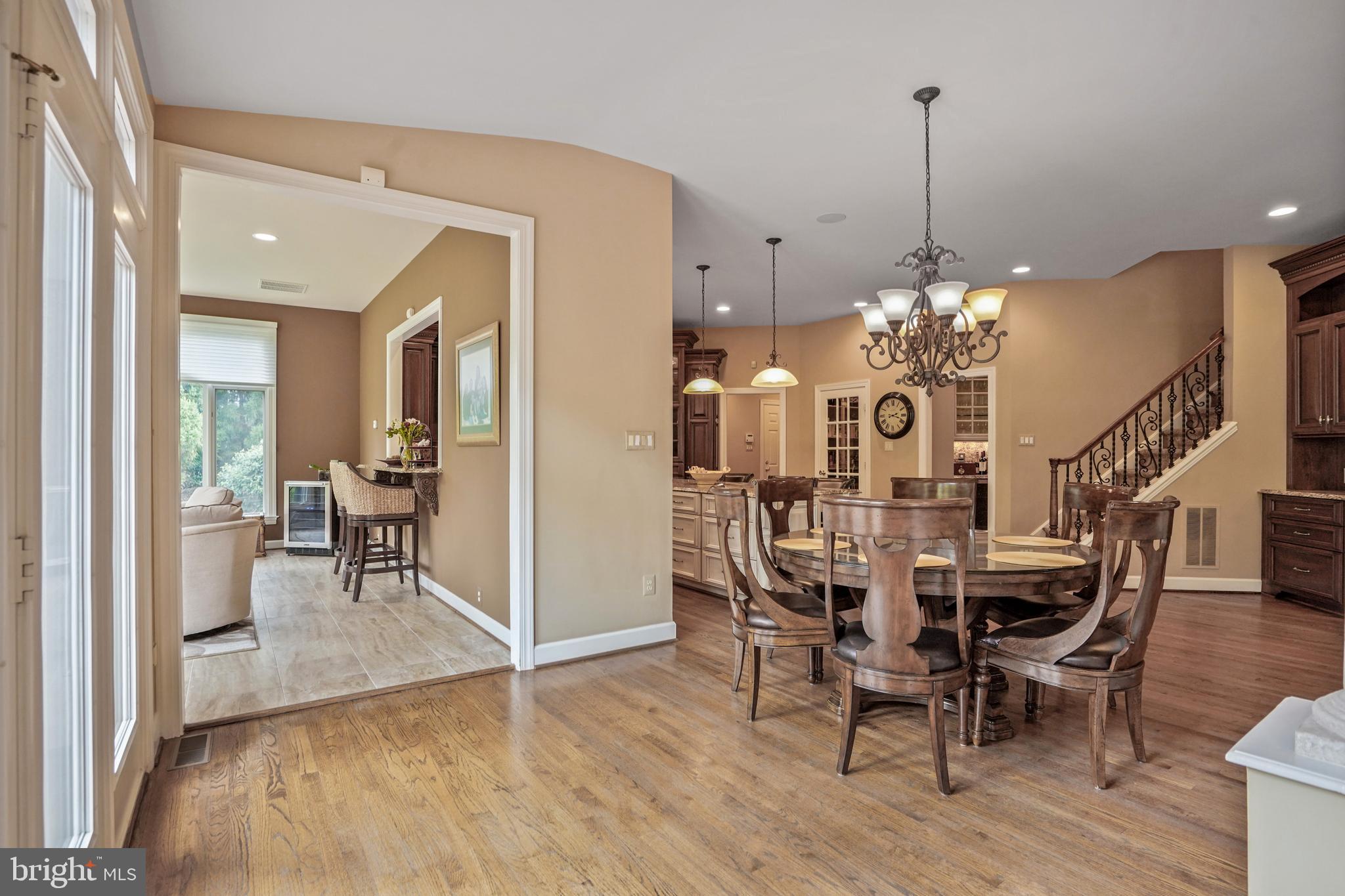 9864 WALKER GLEN COURT