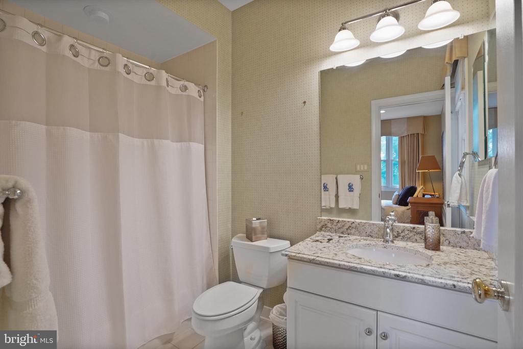 9864 WALKER GLEN COURT