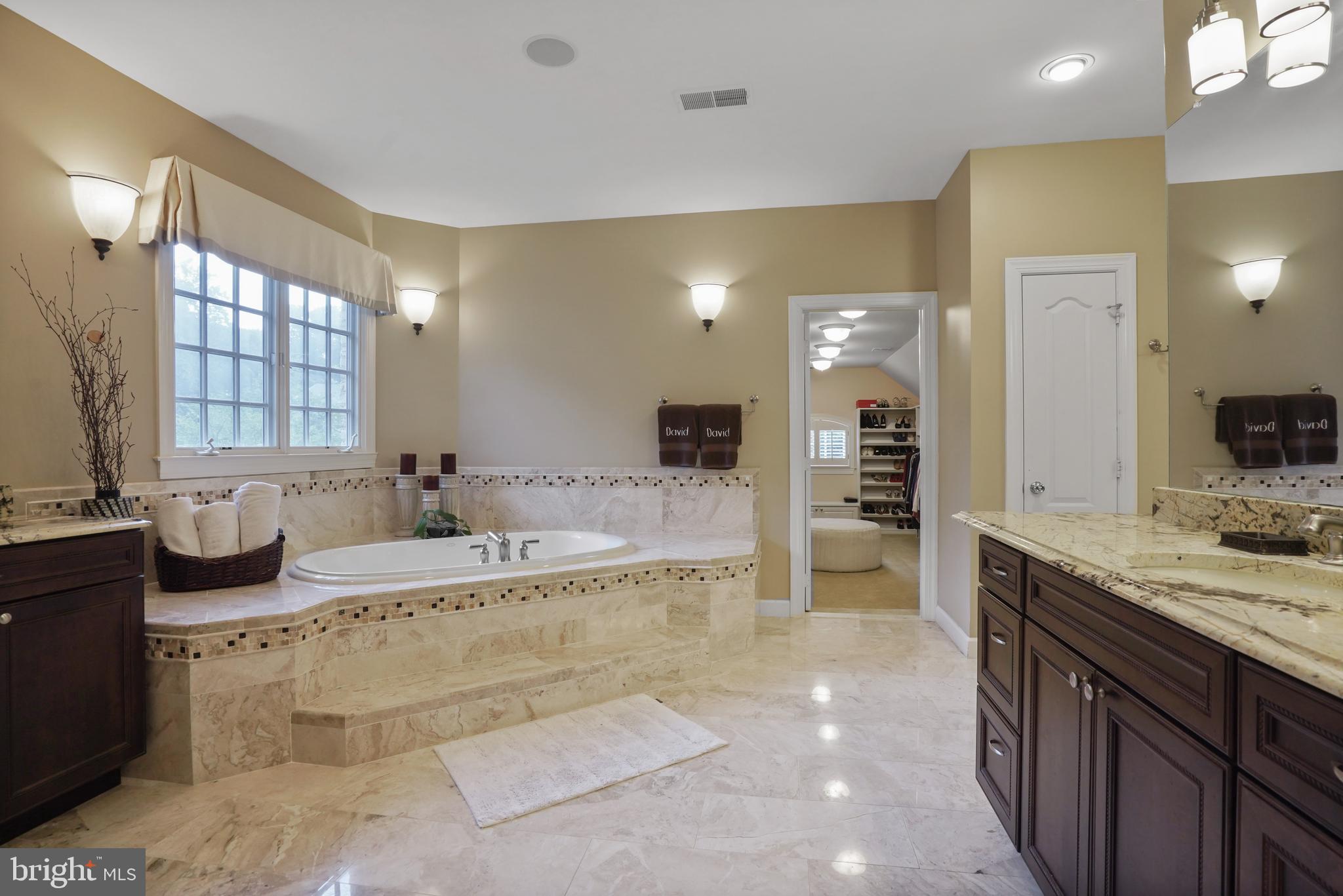 9864 WALKER GLEN COURT