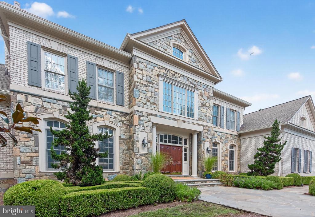 9864 WALKER GLEN COURT