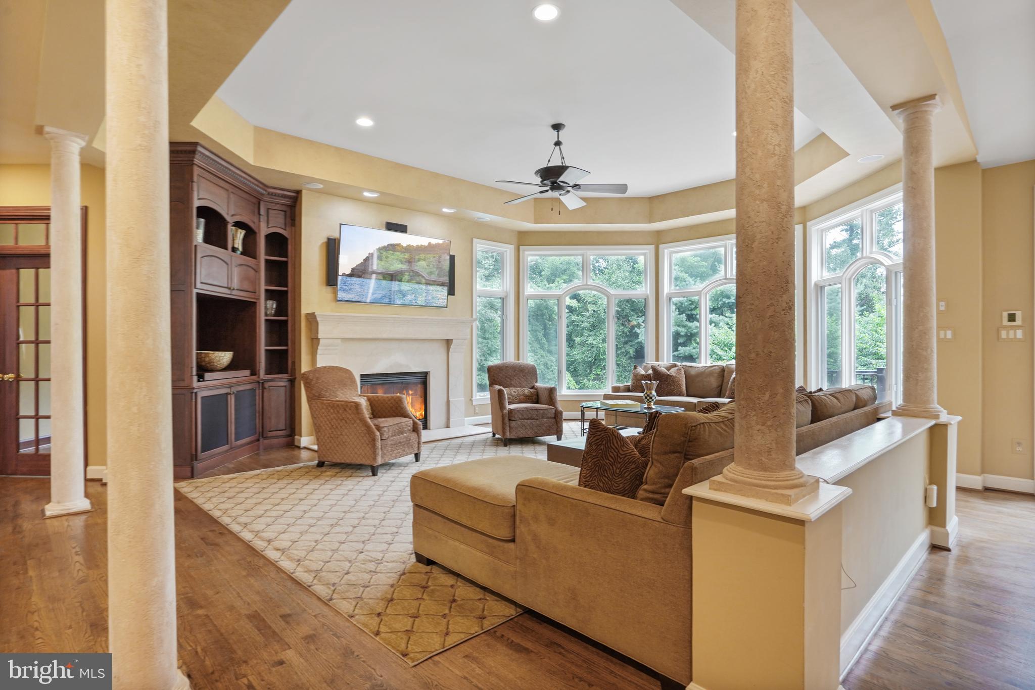 9864 WALKER GLEN COURT