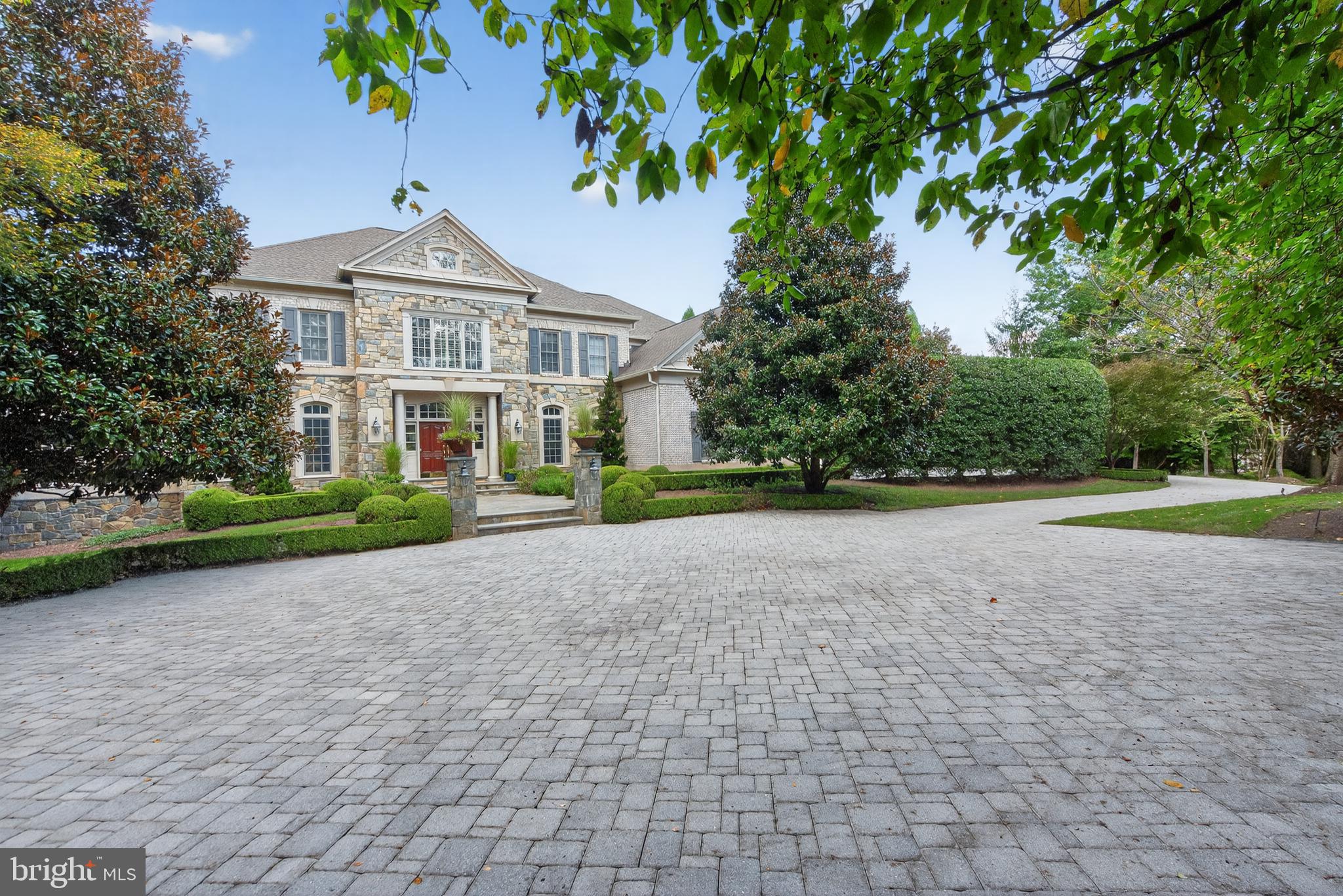 9864 WALKER GLEN COURT