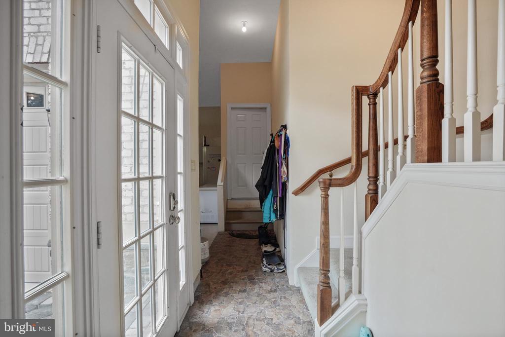 9864 WALKER GLEN COURT