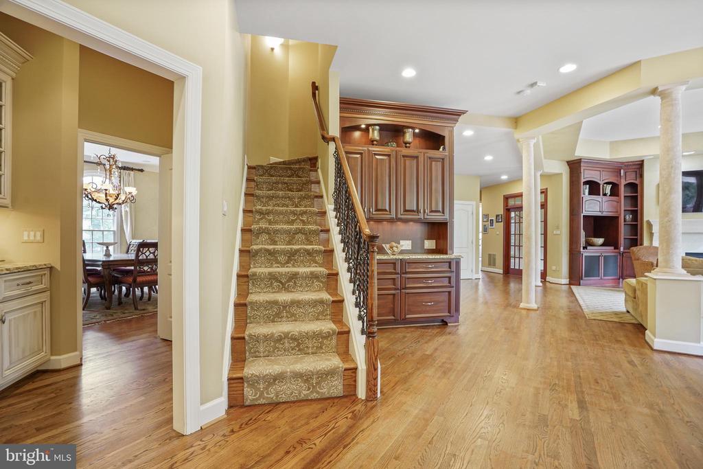 9864 WALKER GLEN COURT