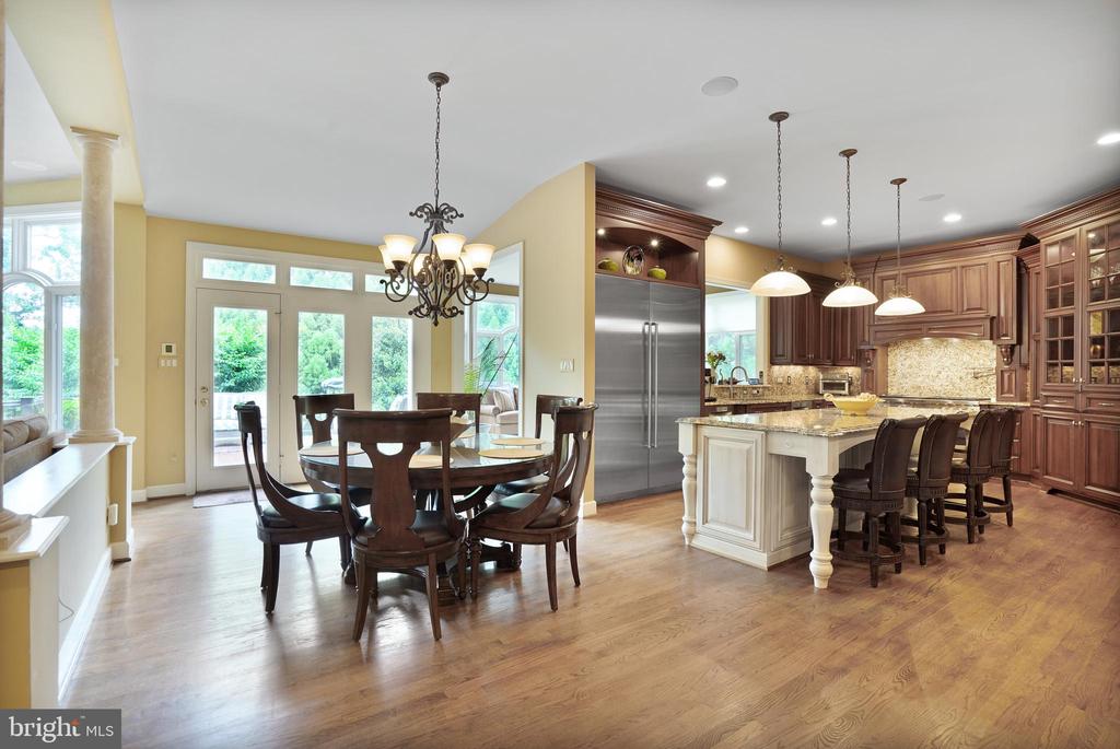 9864 WALKER GLEN COURT
