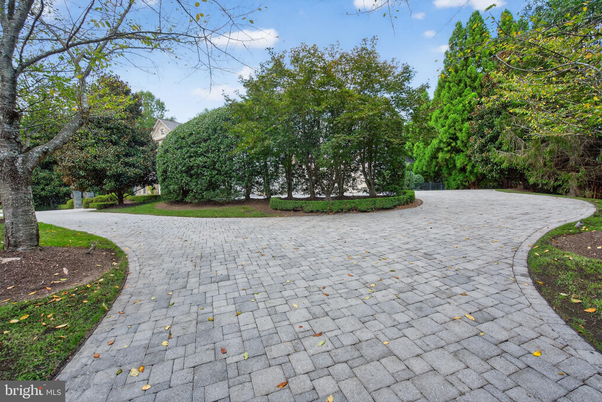 9864 WALKER GLEN COURT