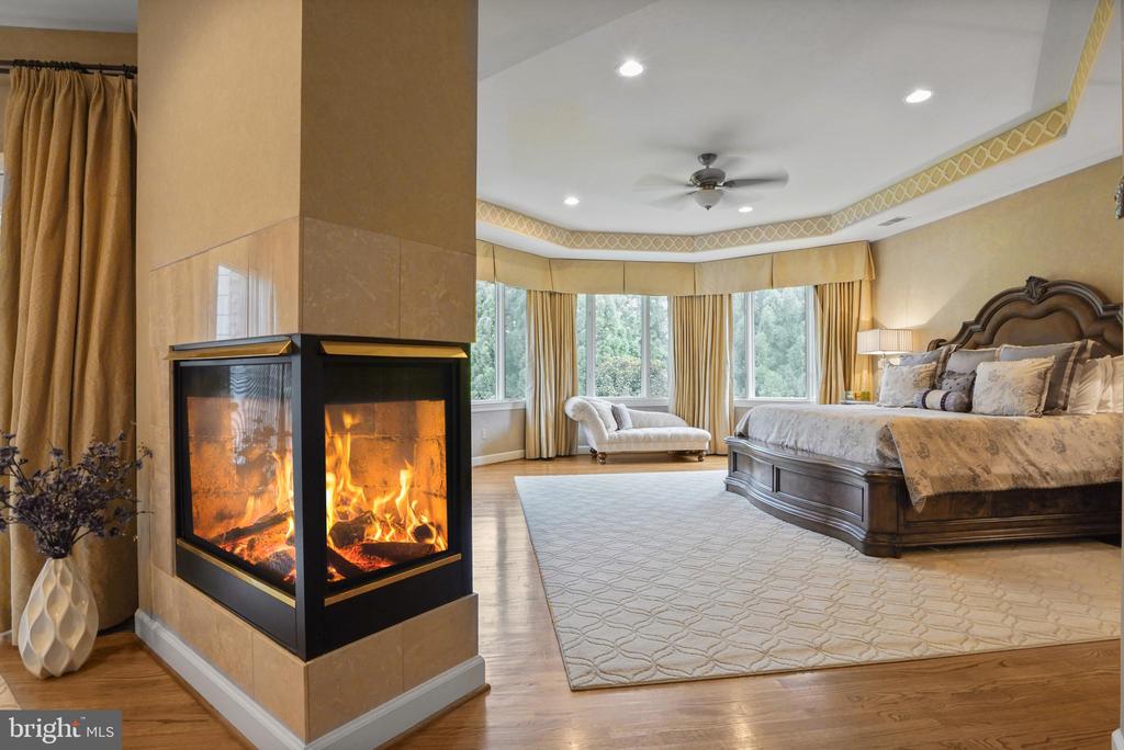 9864 WALKER GLEN COURT