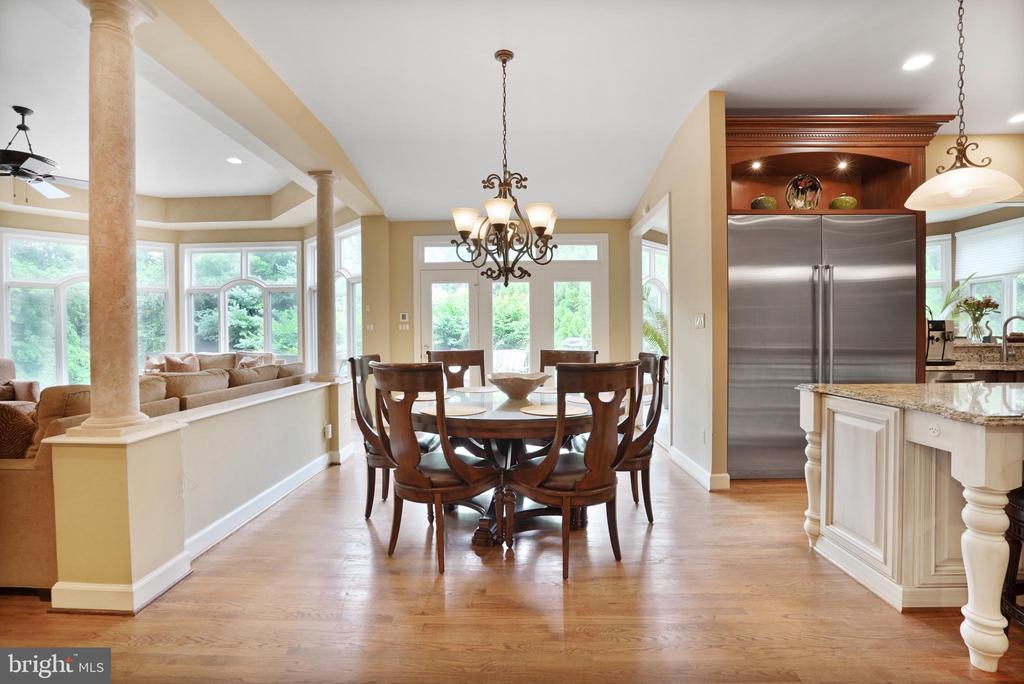 9864 WALKER GLEN COURT