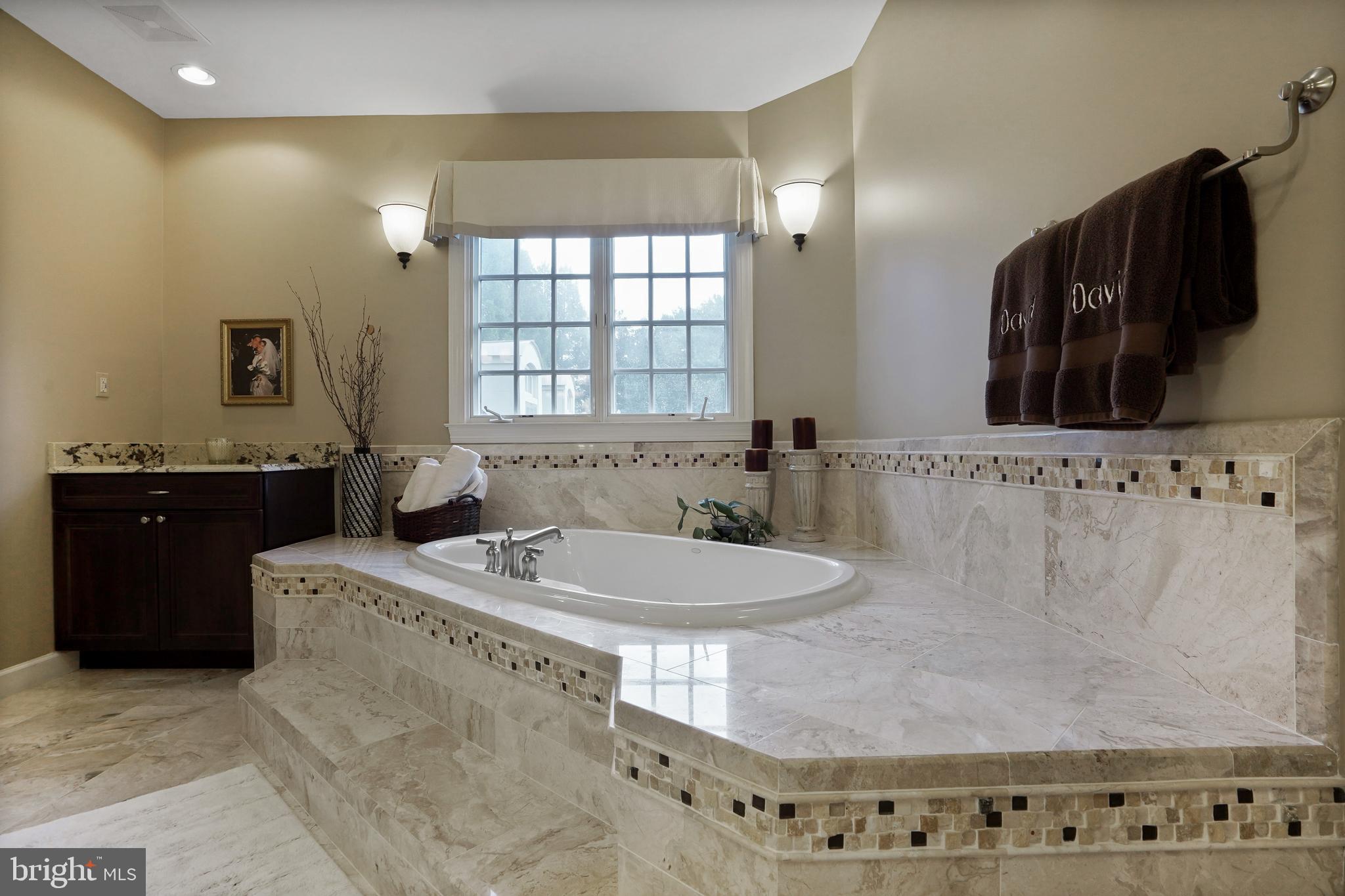 9864 WALKER GLEN COURT