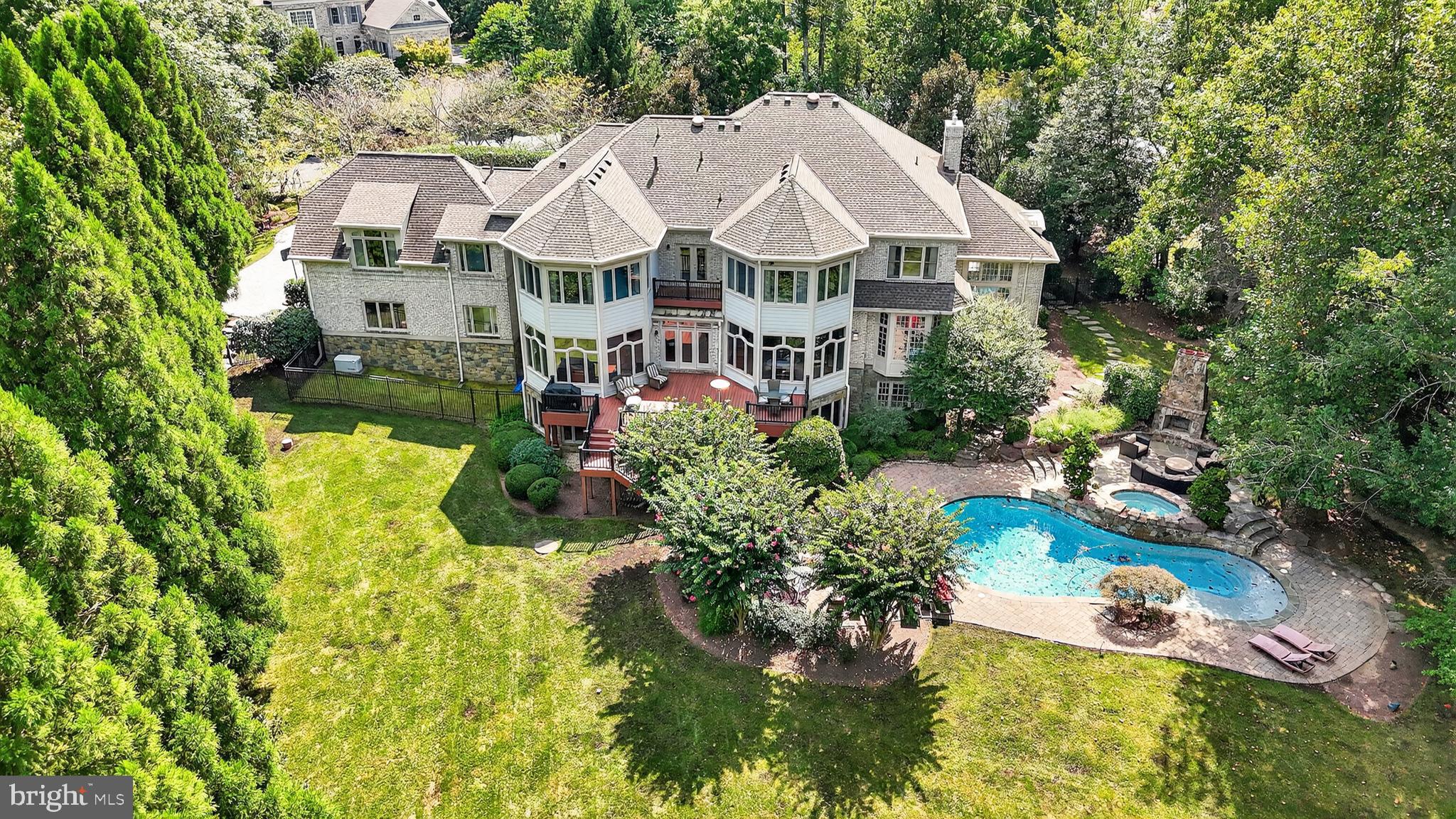 9864 WALKER GLEN COURT