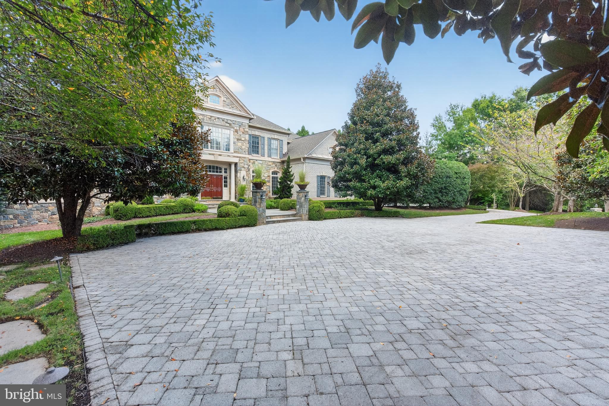 9864 WALKER GLEN COURT