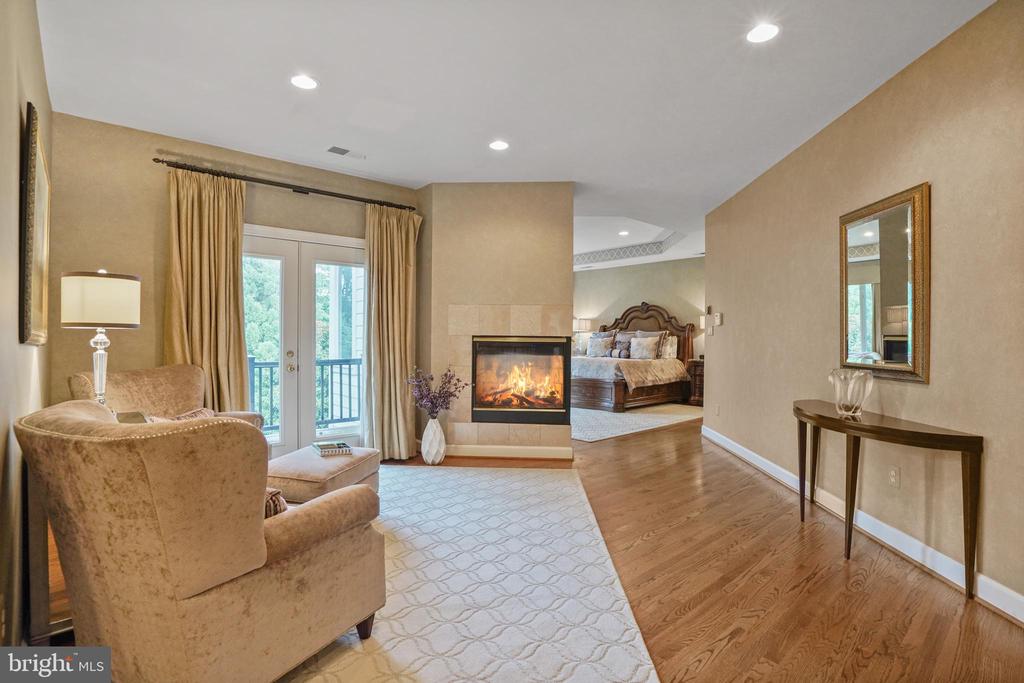 9864 WALKER GLEN COURT