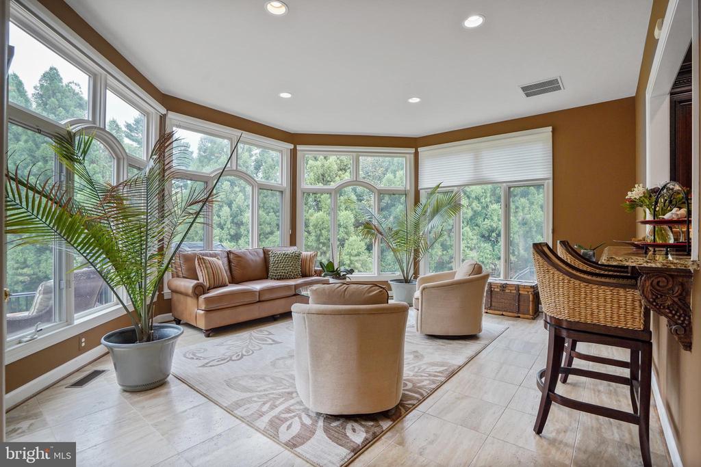 9864 WALKER GLEN COURT
