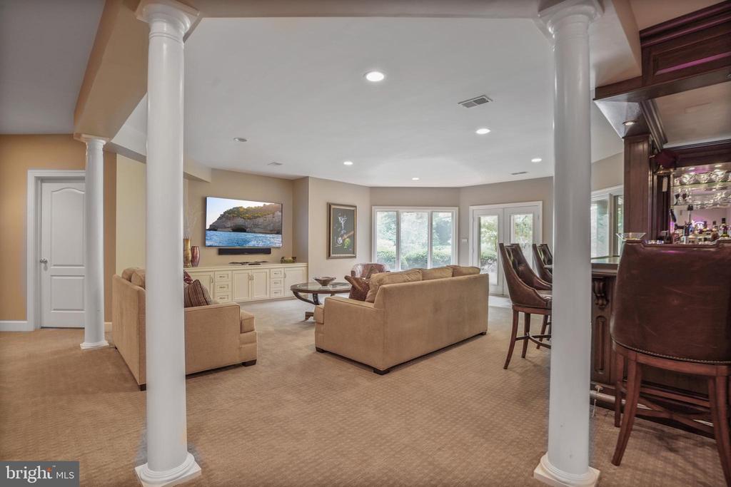 9864 WALKER GLEN COURT