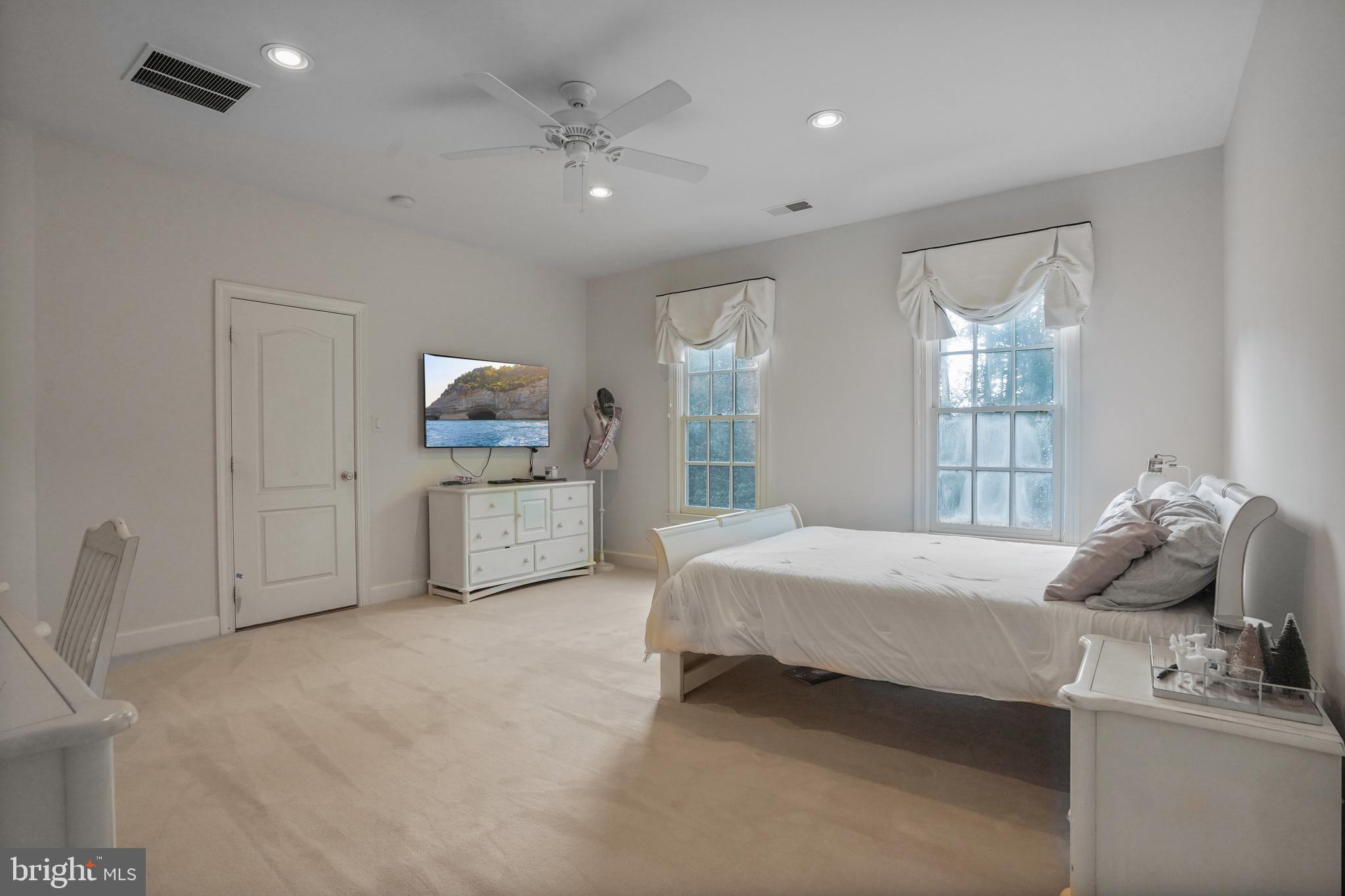 9864 WALKER GLEN COURT