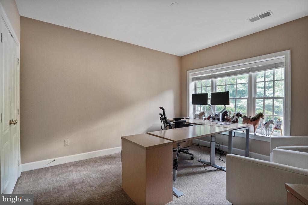 9864 WALKER GLEN COURT