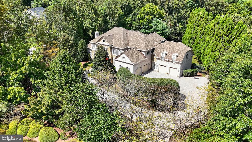 9864 WALKER GLEN COURT