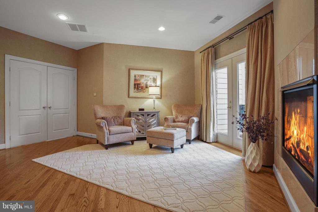 9864 WALKER GLEN COURT
