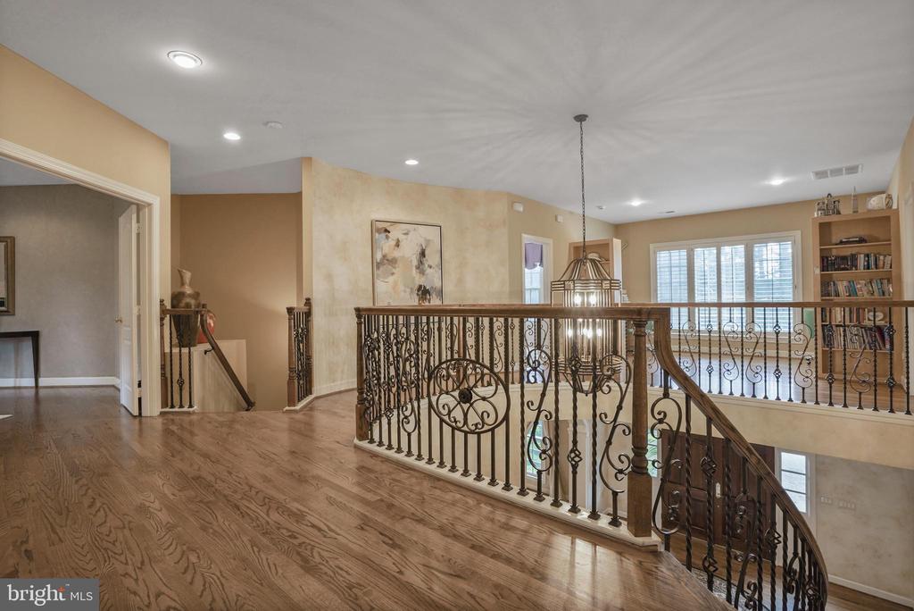 9864 WALKER GLEN COURT