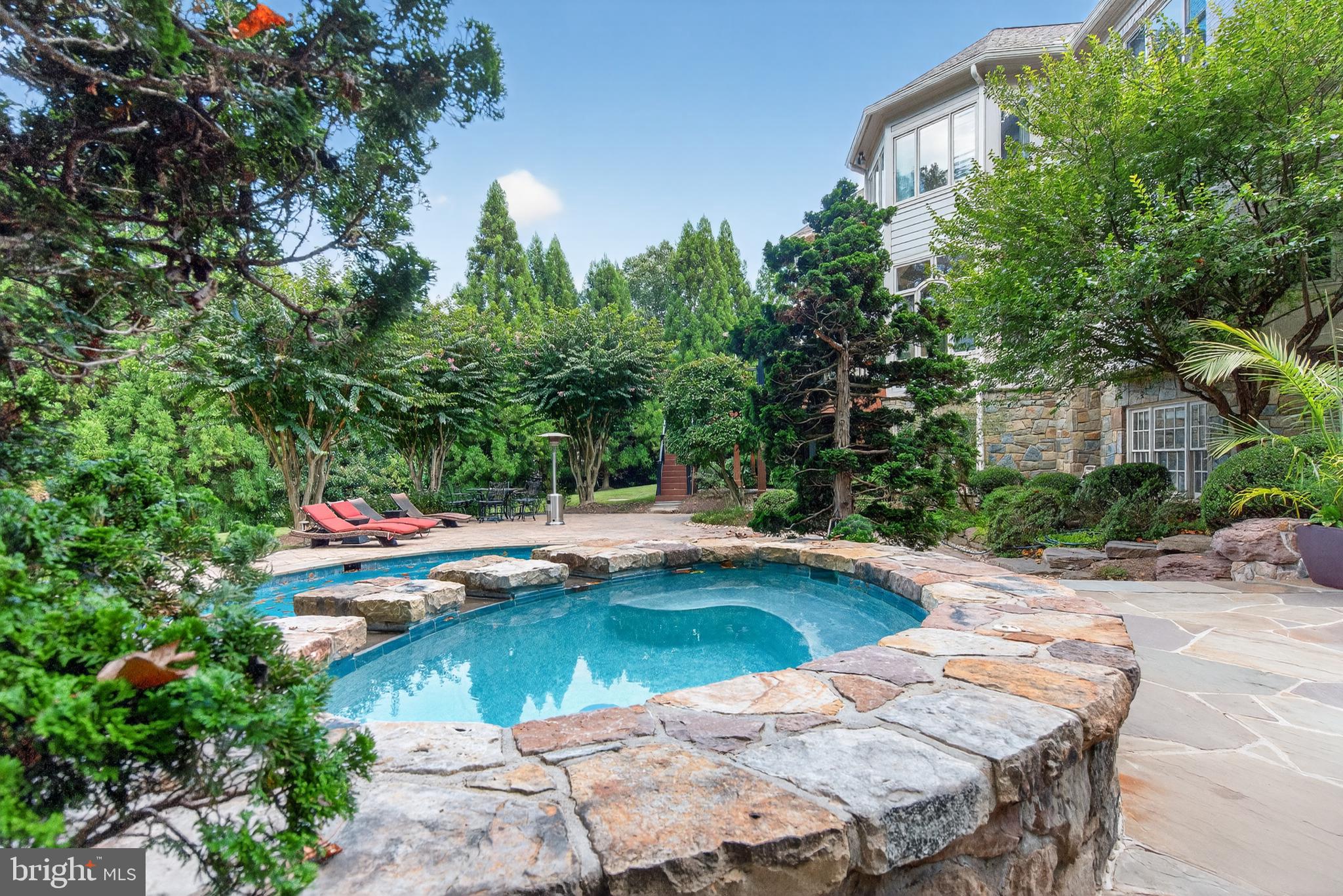 9864 WALKER GLEN COURT