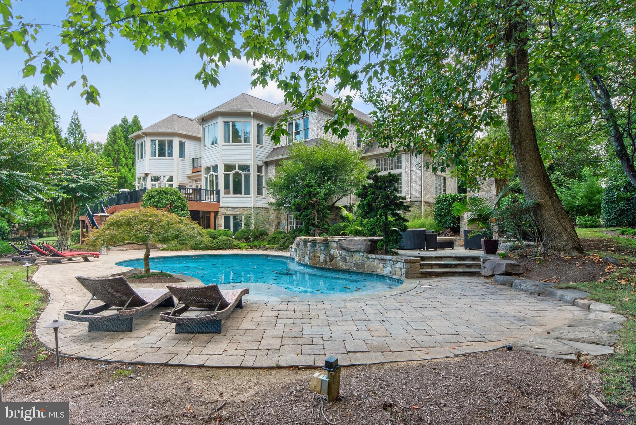 9864 WALKER GLEN COURT