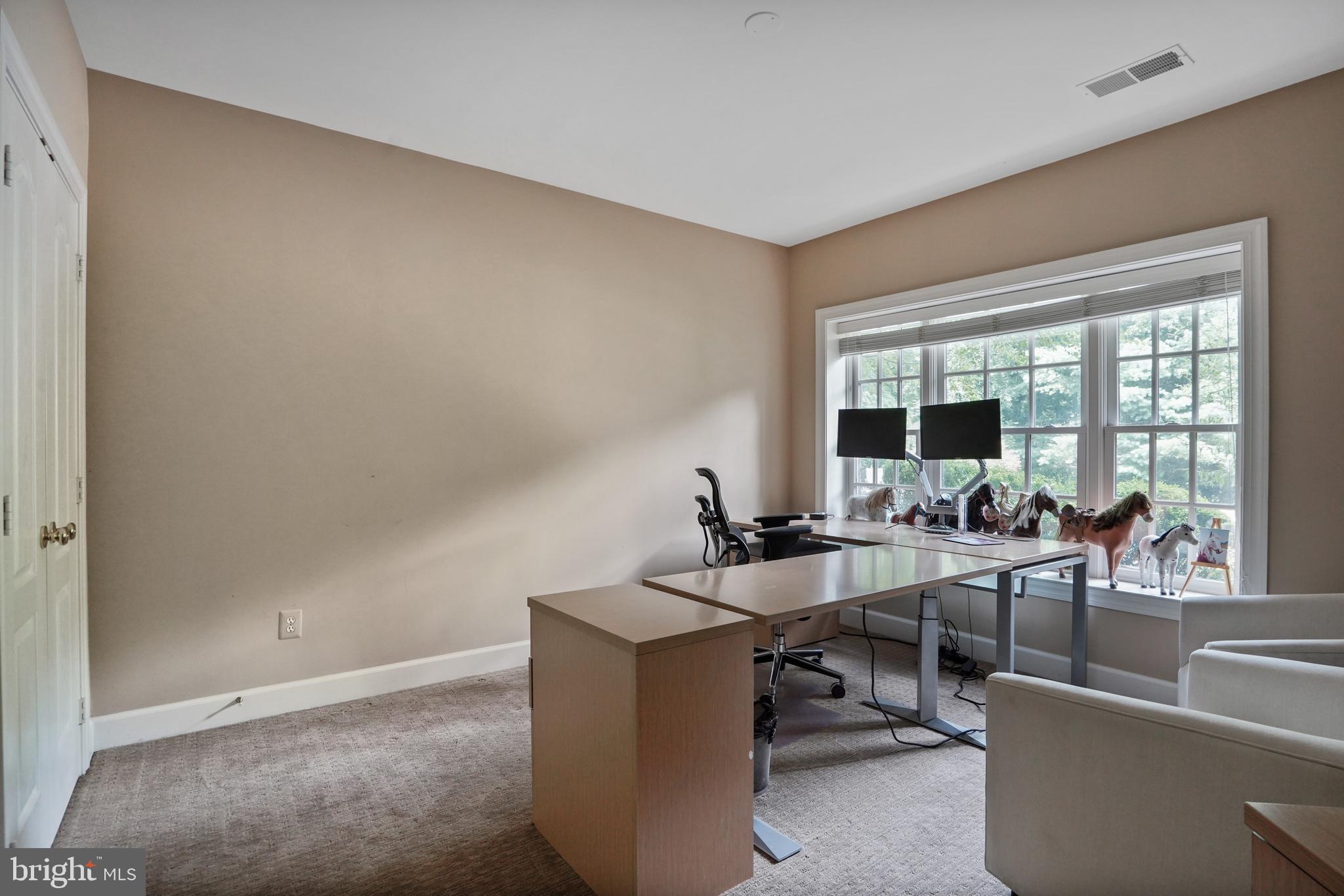 9864 WALKER GLEN COURT
