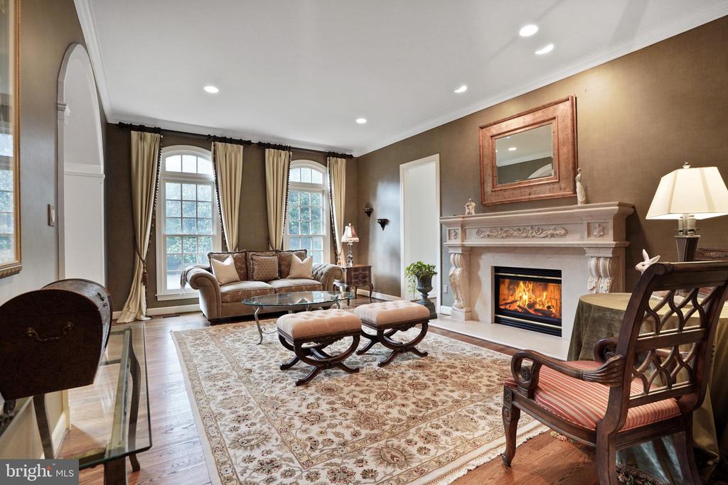 9864 WALKER GLEN COURT